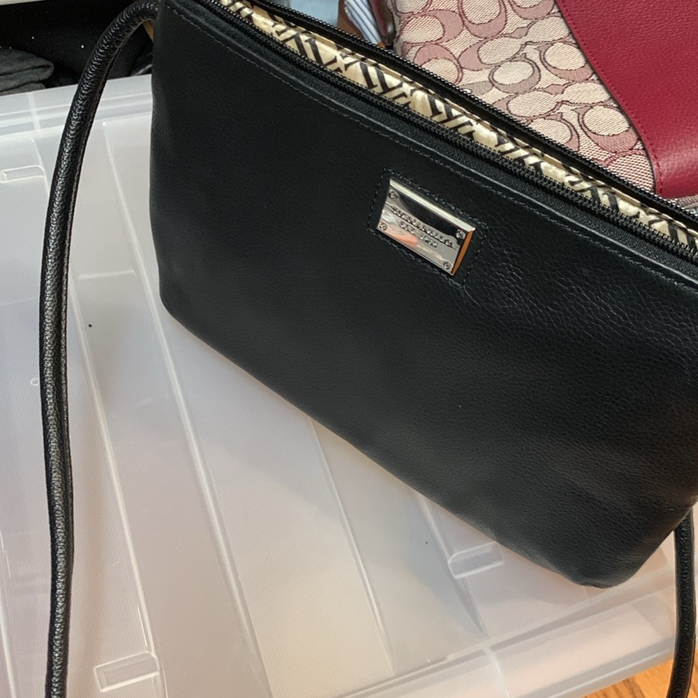 Tignanello black leather crossbody with phone charger and pockets galore . NWOT - Picture 4 of 10